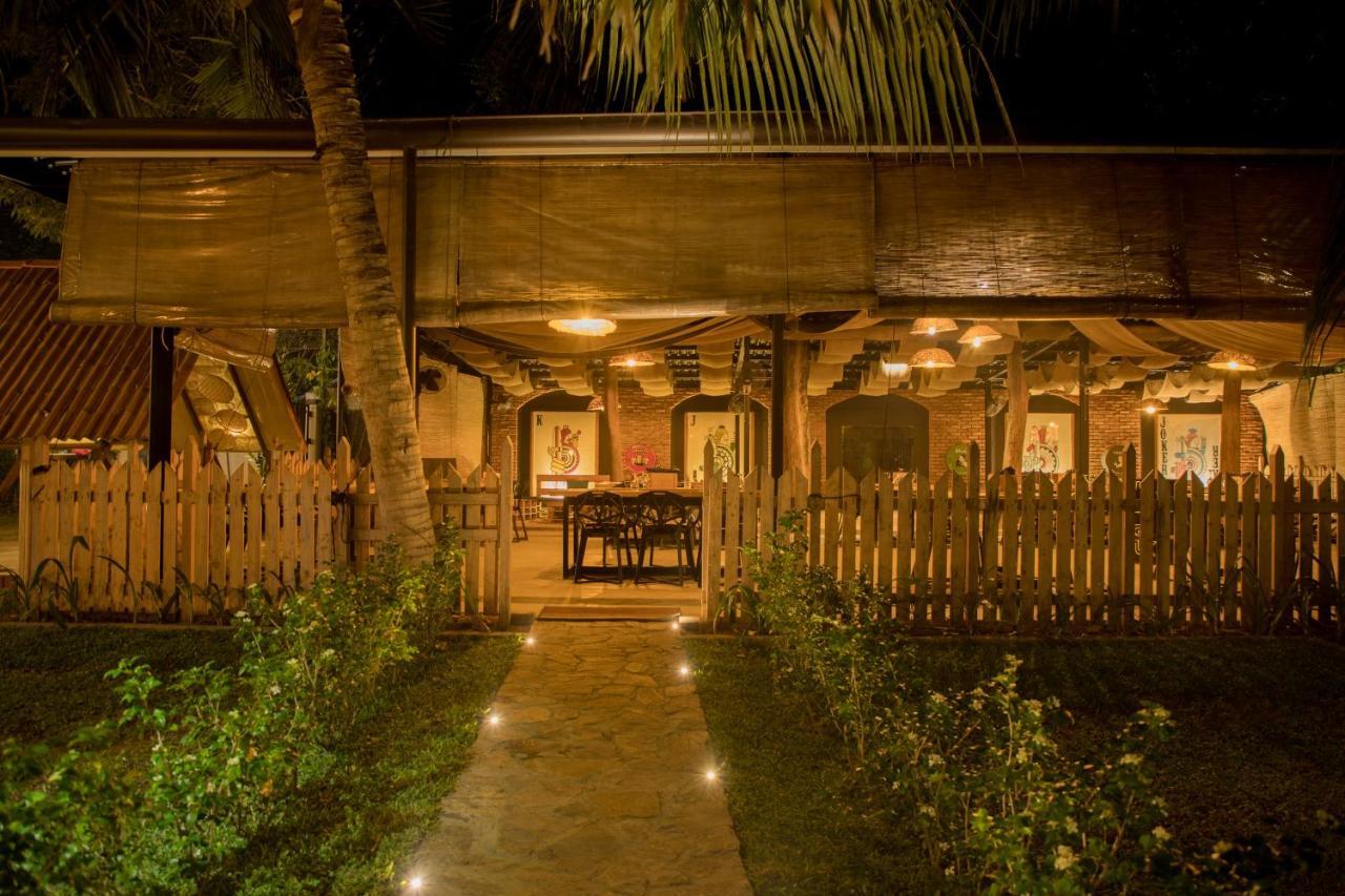 Tuk Tuk Boutique Hotel Negombo Buitenkant foto
