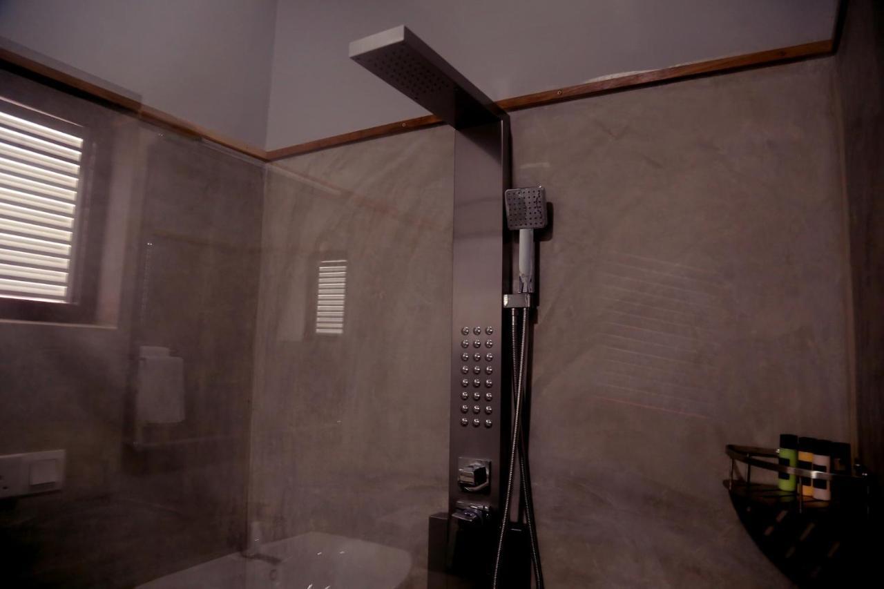 Tuk Tuk Boutique Hotel Negombo Buitenkant foto